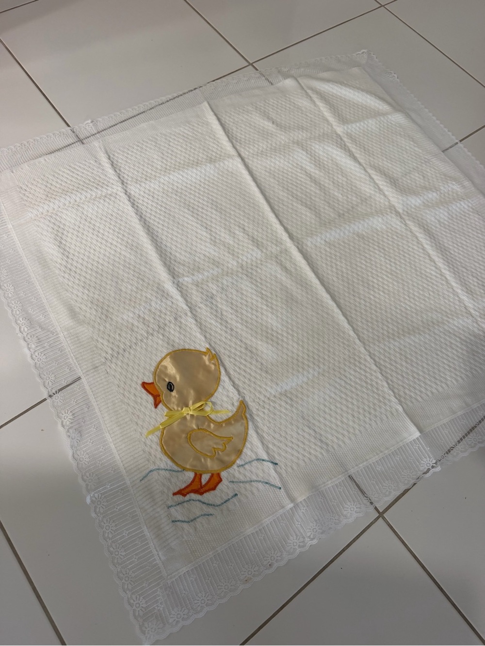 Vintage Nursery Crib Blanket Embroidered Silk applique Duckling Water Lace trim